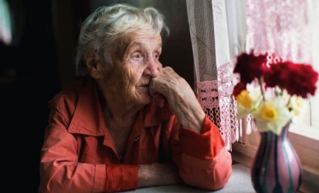 Reue: Diese 5 Dinge bereuen Menschen im Alter